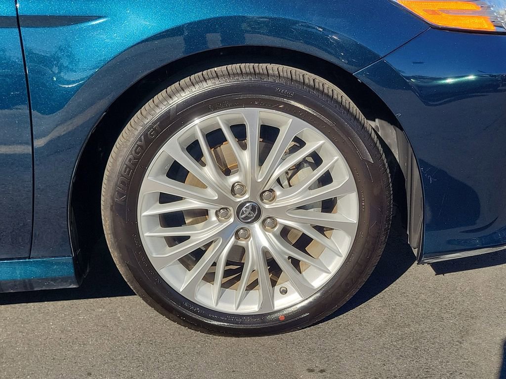 Used 2018 Toyota Camry XLE image 5