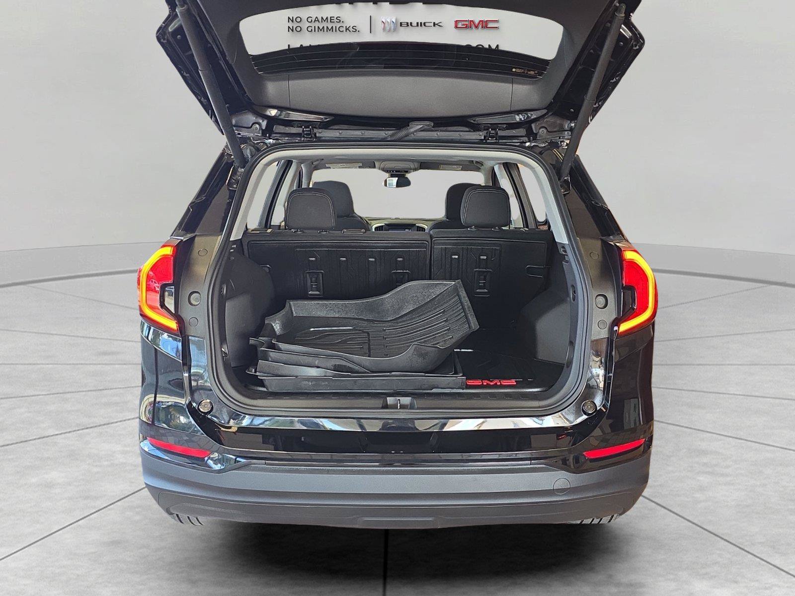 Used 2024 GMC Terrain SLE w/ Driver Convenience Package AWD/4WD image 13