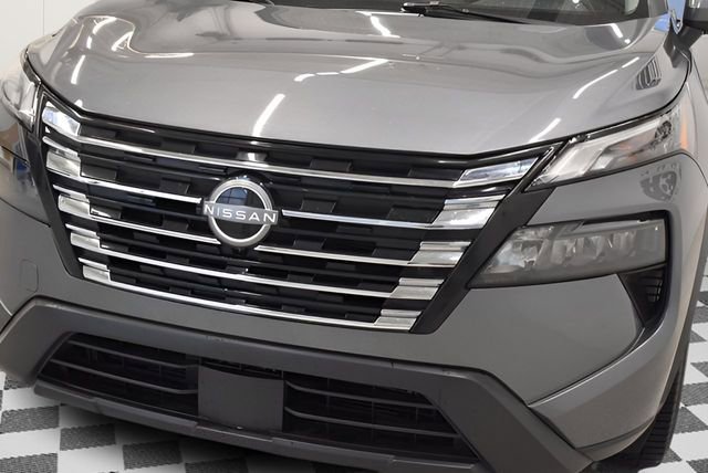 Used 2025 Nissan Rogue SV image 14