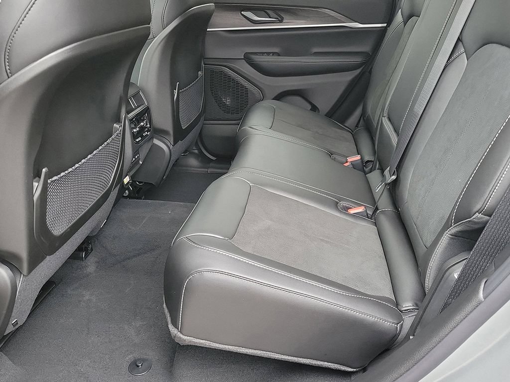 New 2026 Jeep Grand Cherokee Altitude AWD/4WD image 16