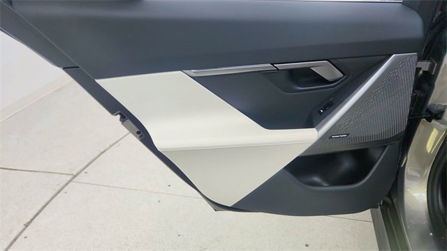 Used 2025 BMW i5 xDrive40 image 33