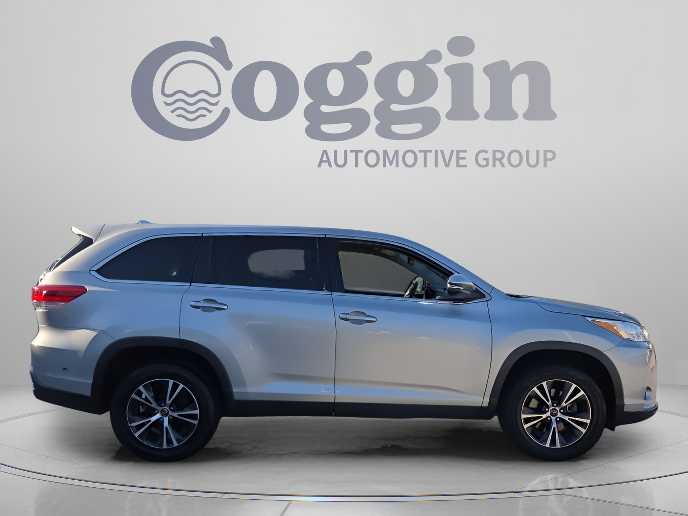 Used 2019 Toyota Highlander Plus FWD image 6