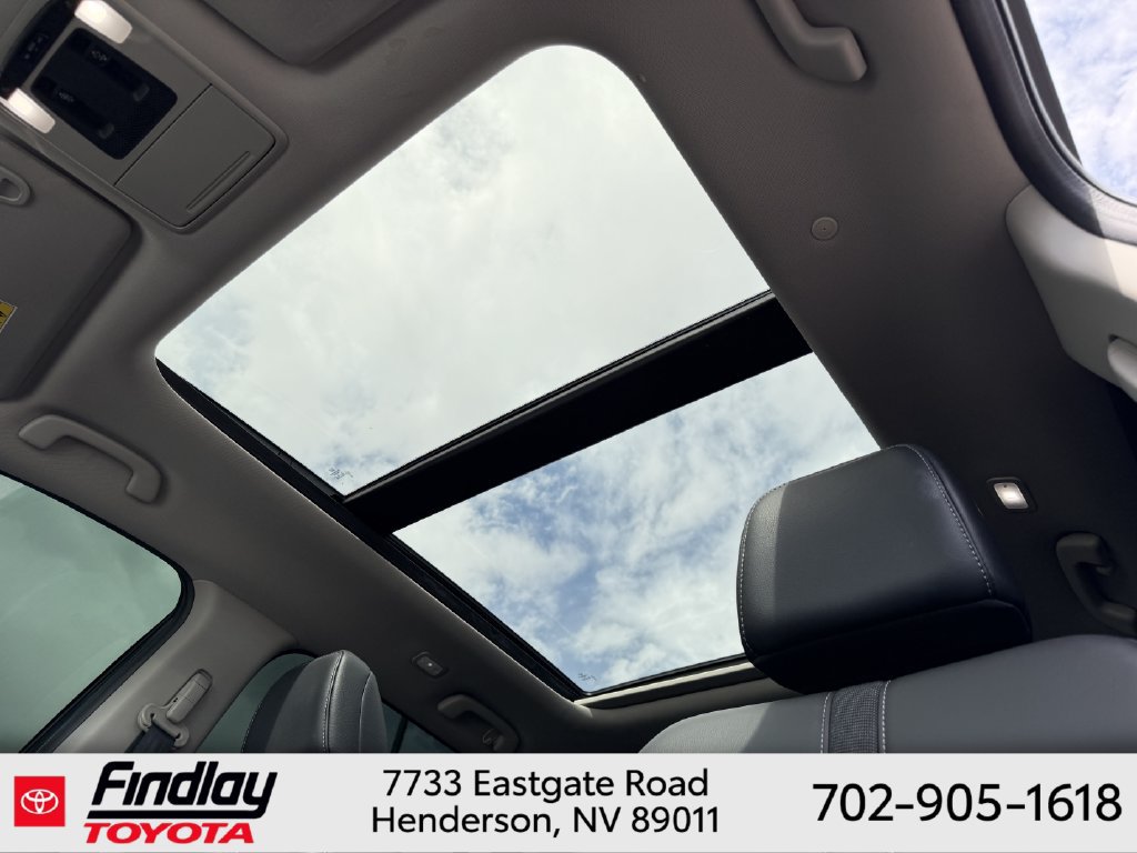 Used 2024 Honda Pilot Touring image 9