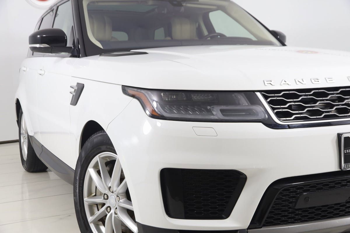 Used 2020 Land Rover Range Rover Sport SE image 18