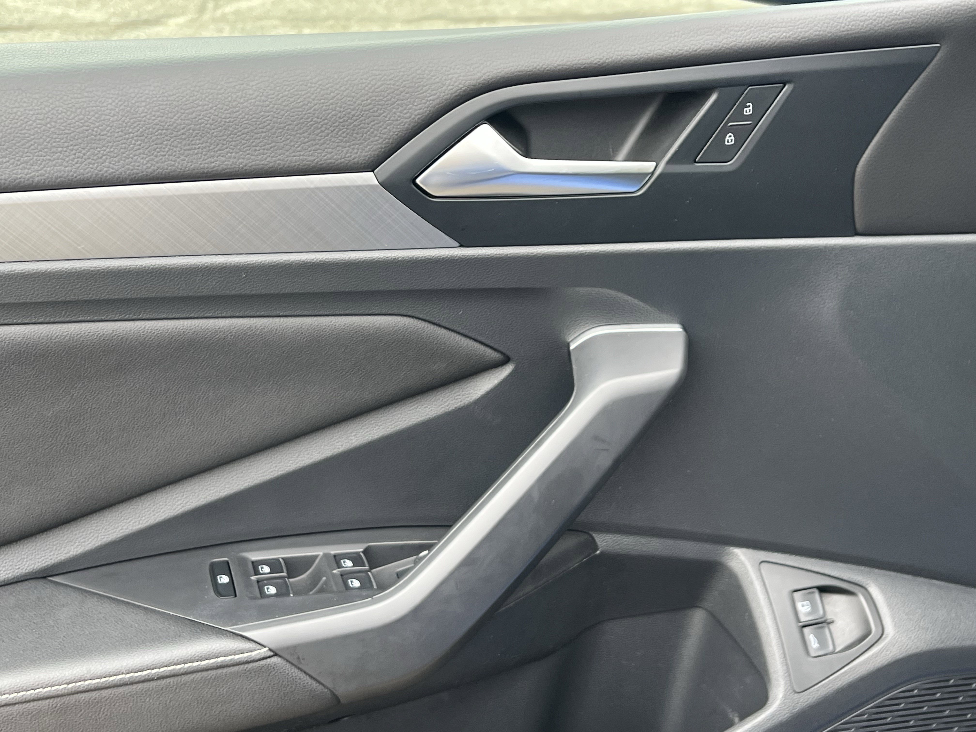 Used 2024 Volkswagen Jetta SE w/ Panoramic Sunroof Package image 12