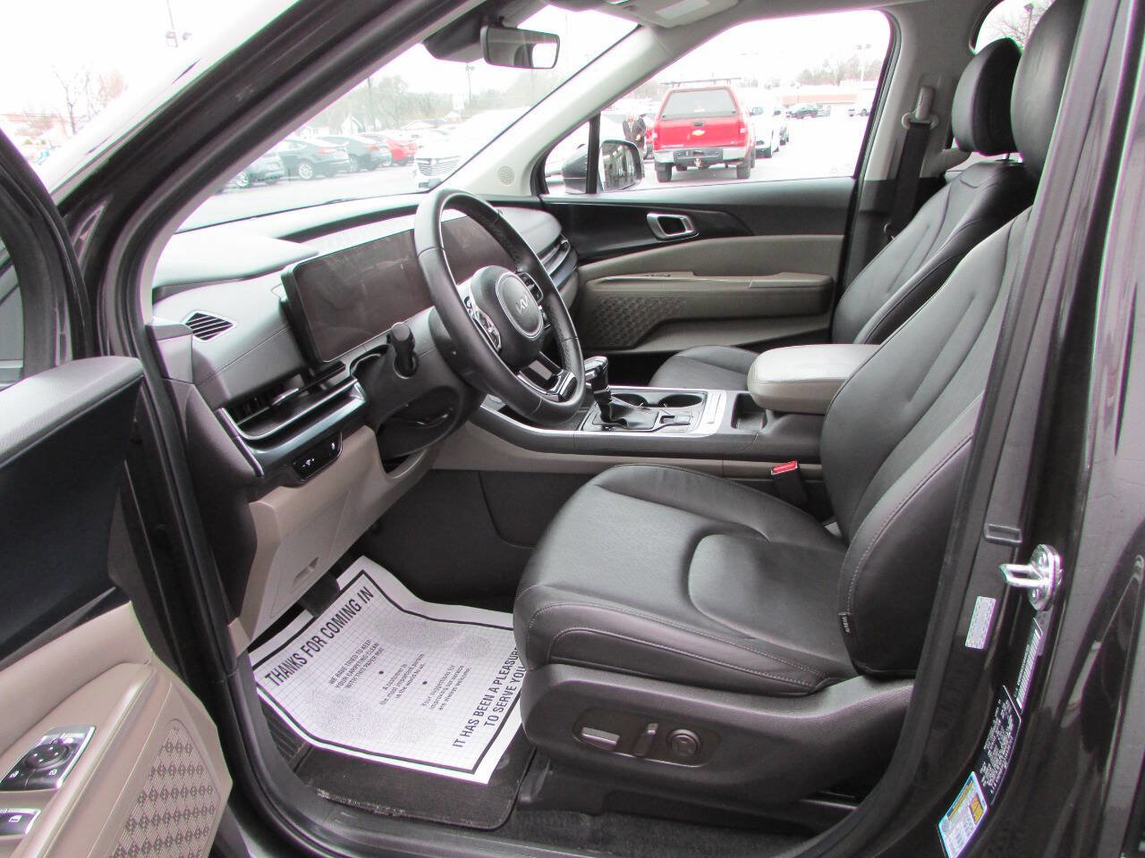 Used 2025 Kia Carnival image 7