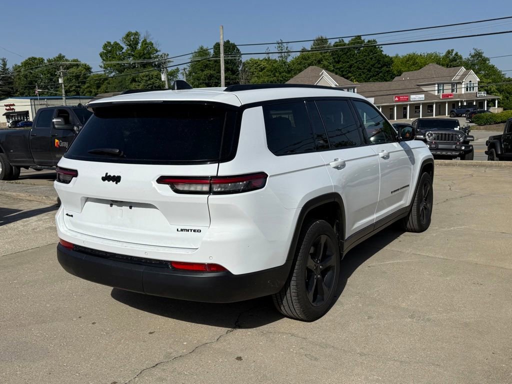 Used 2025 Jeep Grand Cherokee L Limited w/ Black Appearance Package AWD/4WD image 6