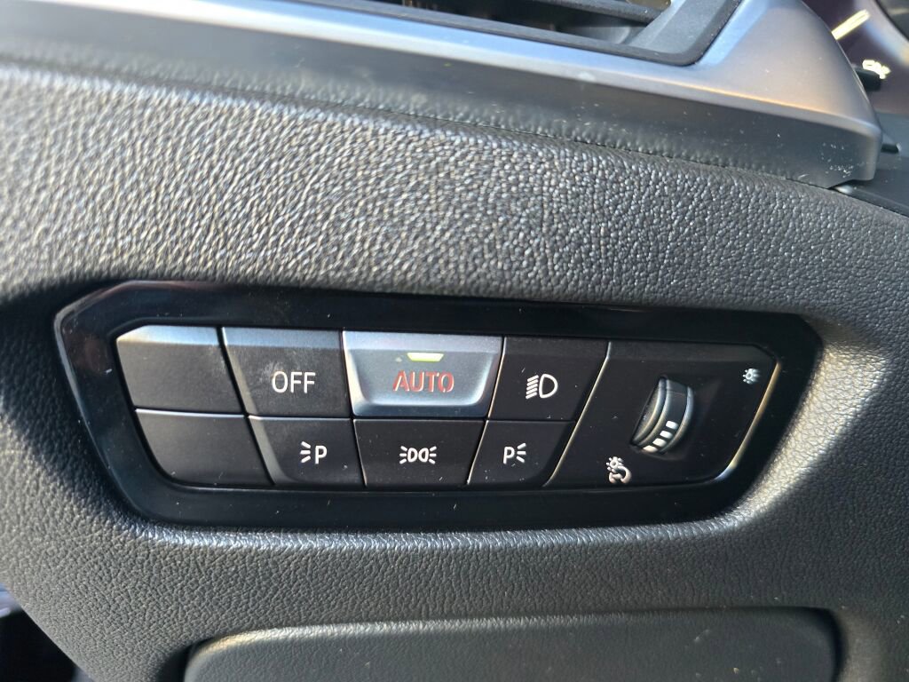 Used 2019 BMW 330i Sedan image 18