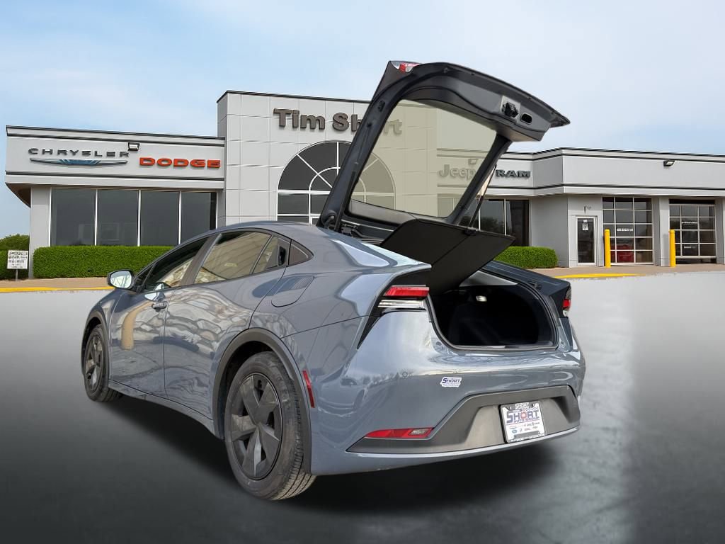 Used 2025 Toyota Prius LE image 12