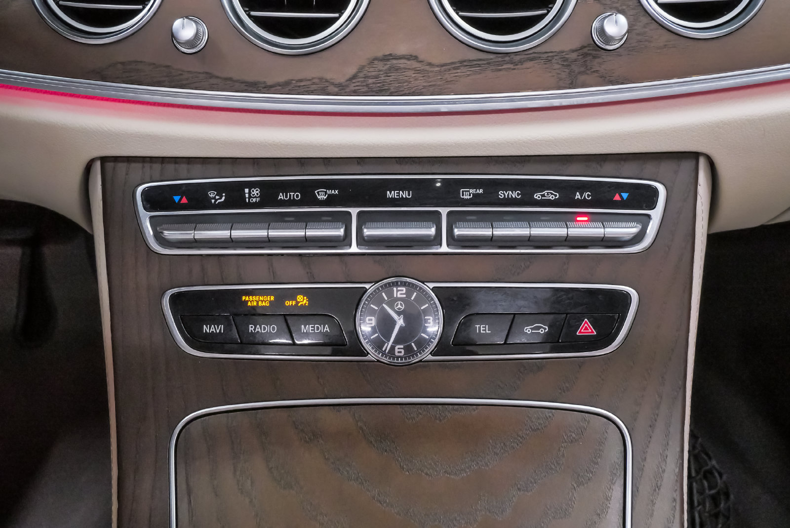 Used 2018 Mercedes-Benz E 300 4MATIC image 17