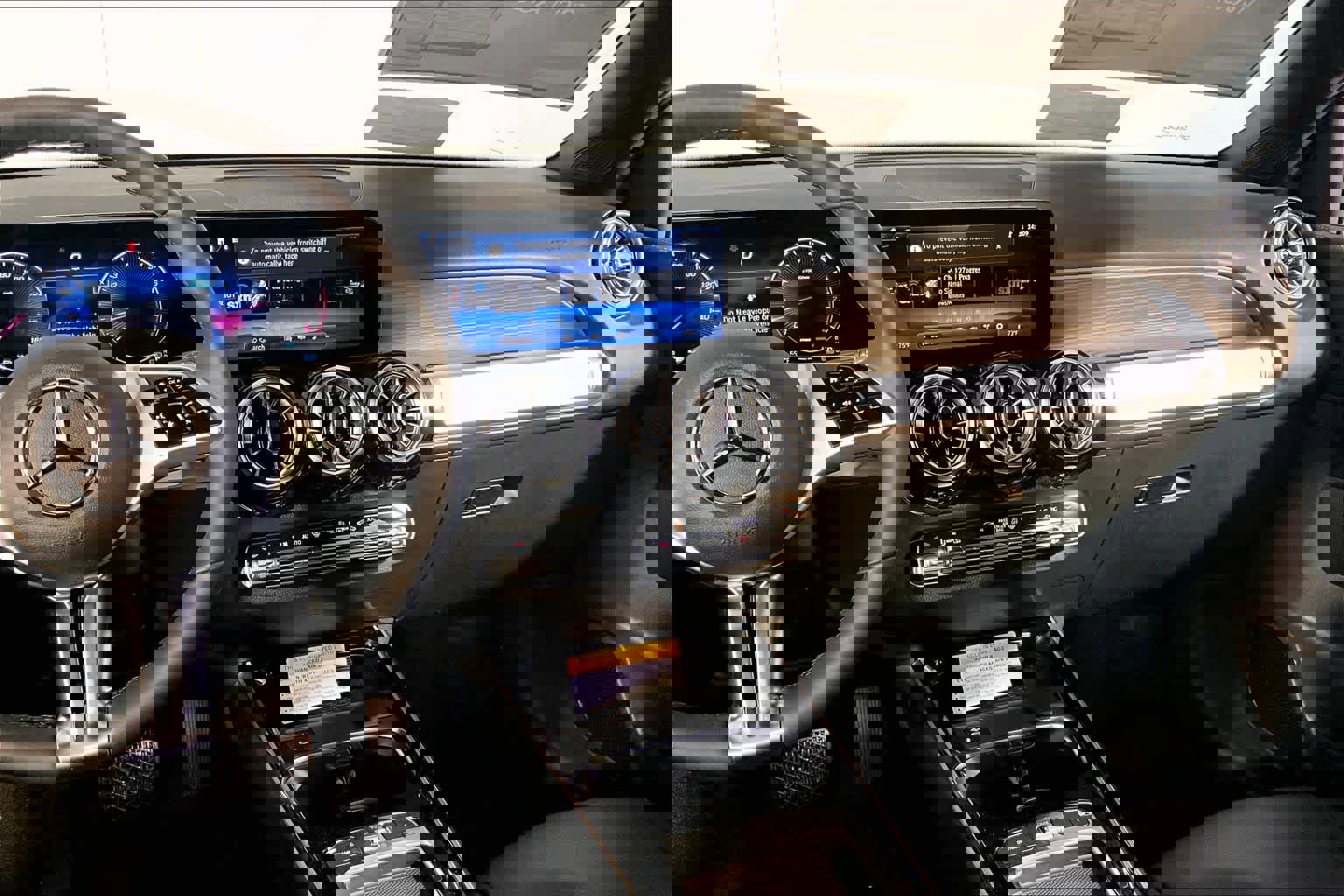 New 2026 Mercedes-Benz GLB 250 4MATIC image 8