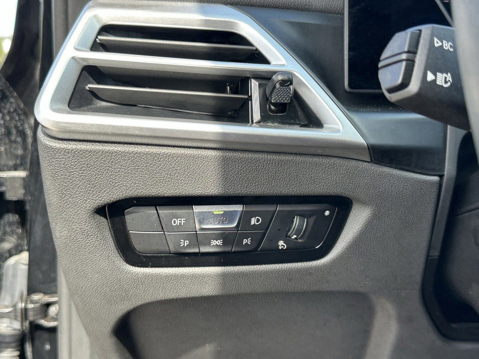 Certified 2025 BMW 330i Sedan RWD image 31