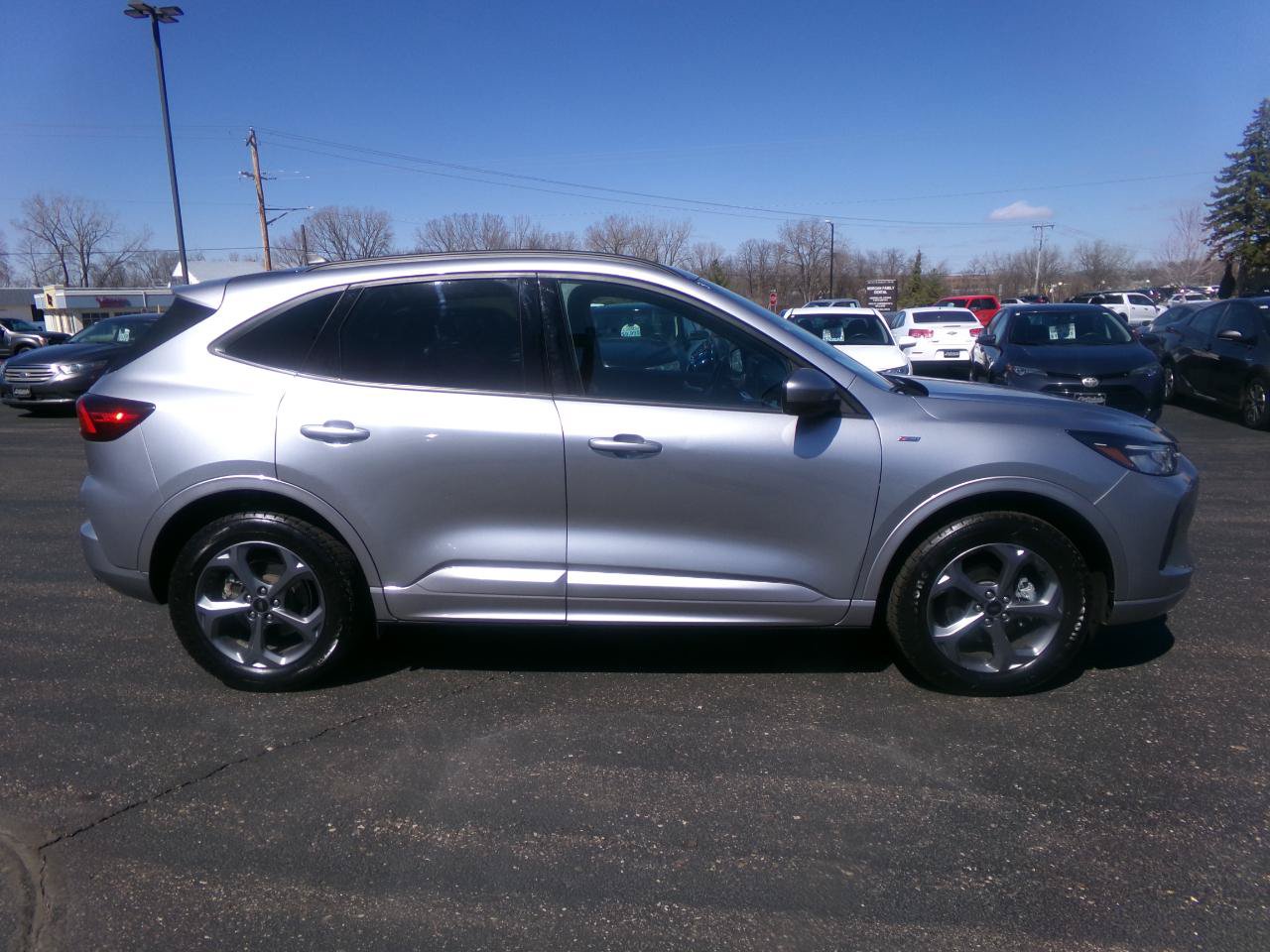 Used 2024 Ford Escape ST-Line Select w/ Tech Pack #1 AWD/4WD image 2