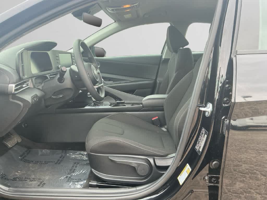 Used 2026 Hyundai Elantra Hybrid FWD image 9