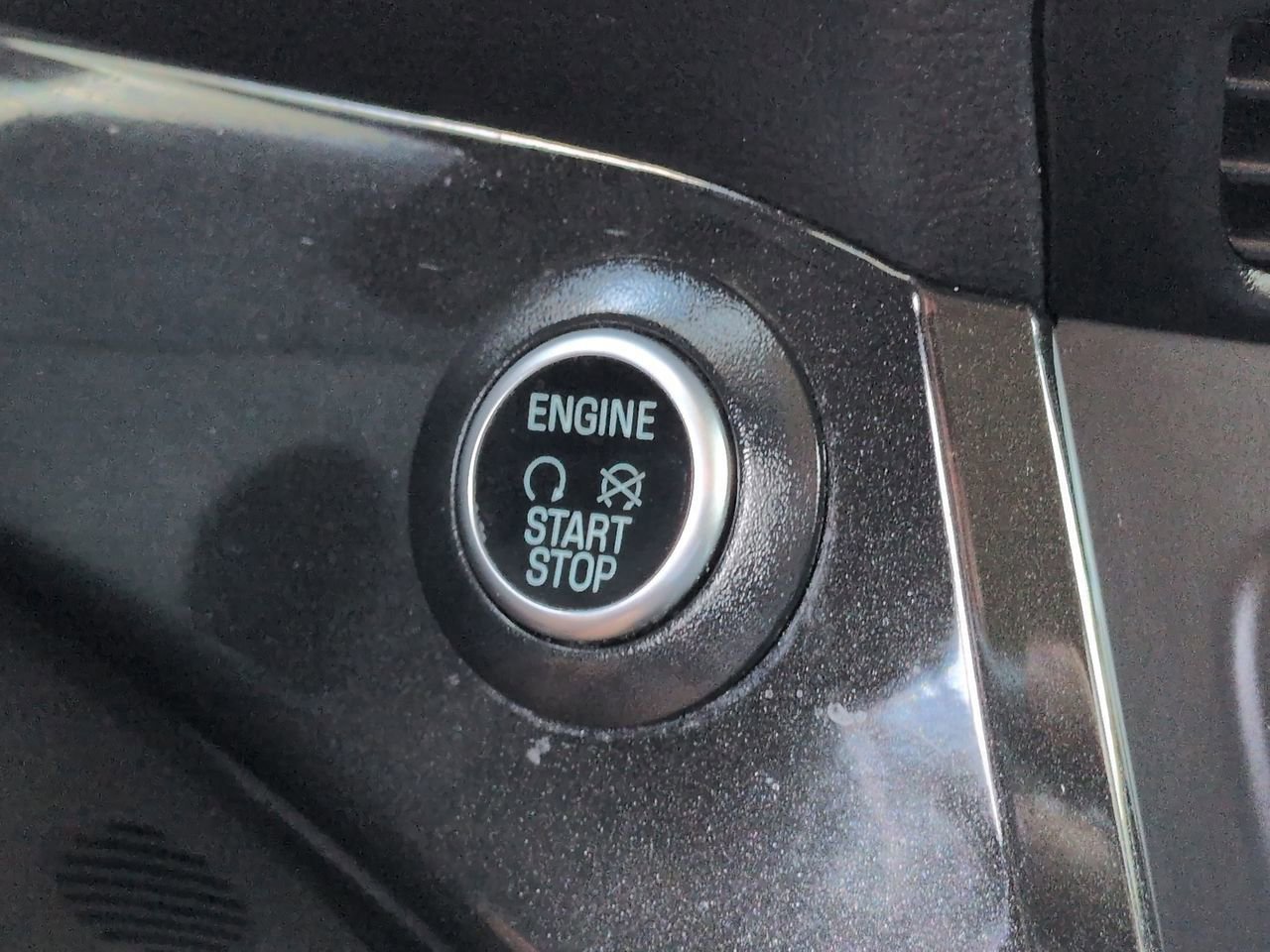 Used 2018 Ford Escape Titanium w/ Ford Safe & Smart Package AWD/4WD image 27