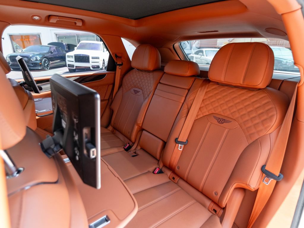 Used 2022 Bentley Bentayga AWD/4WD image 19