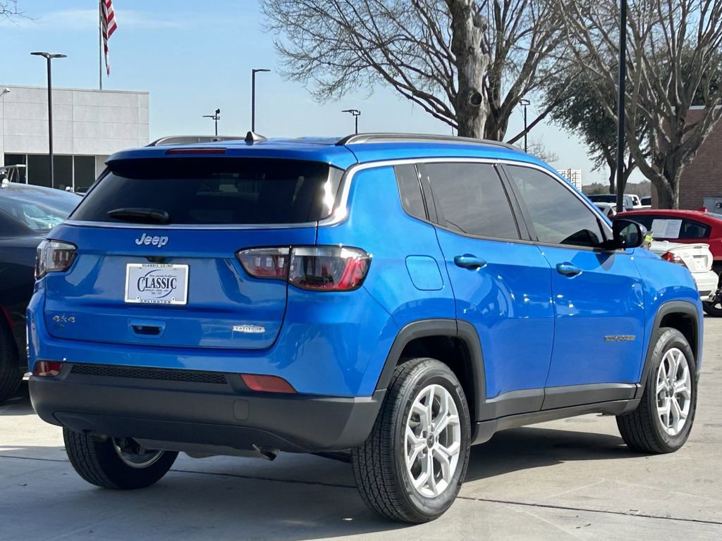 Used 2025 Jeep Compass Latitude AWD/4WD image 4