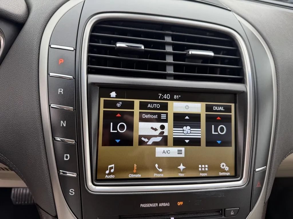 Used 2016 Lincoln MKX Select w/ Select Plus Package FWD image 18