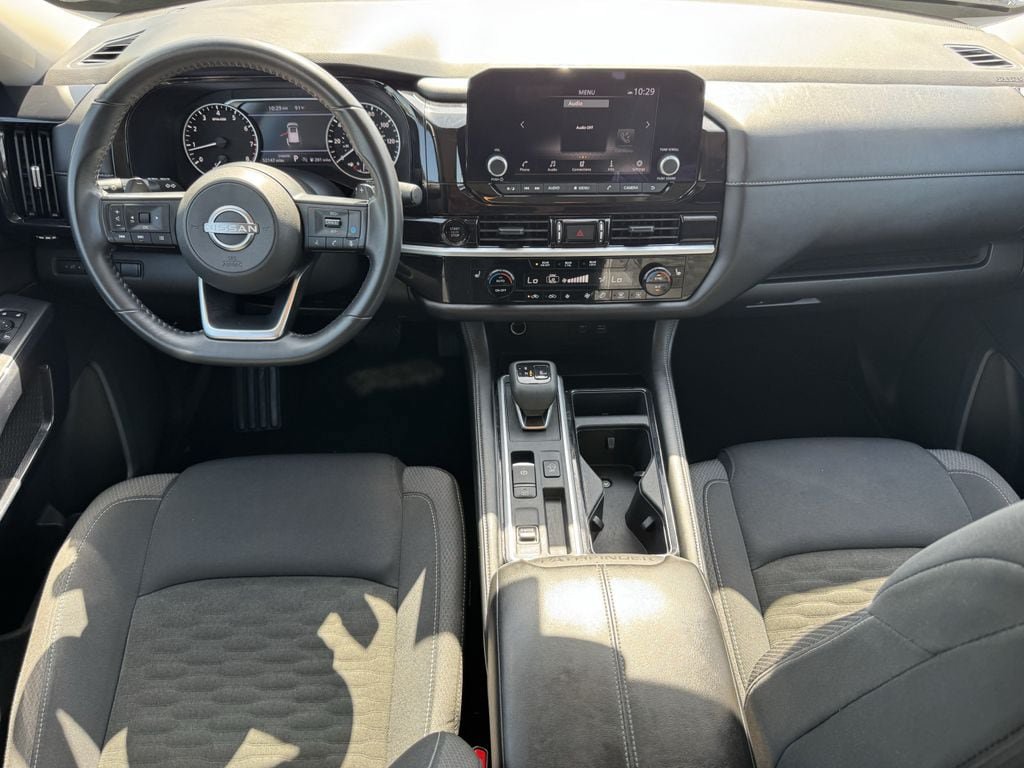 Used 2025 Nissan Pathfinder SV FWD image 9