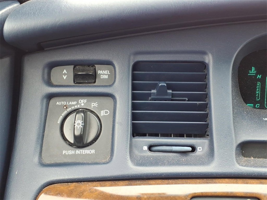 Used 1995 Lincoln Town Car Executive image 21