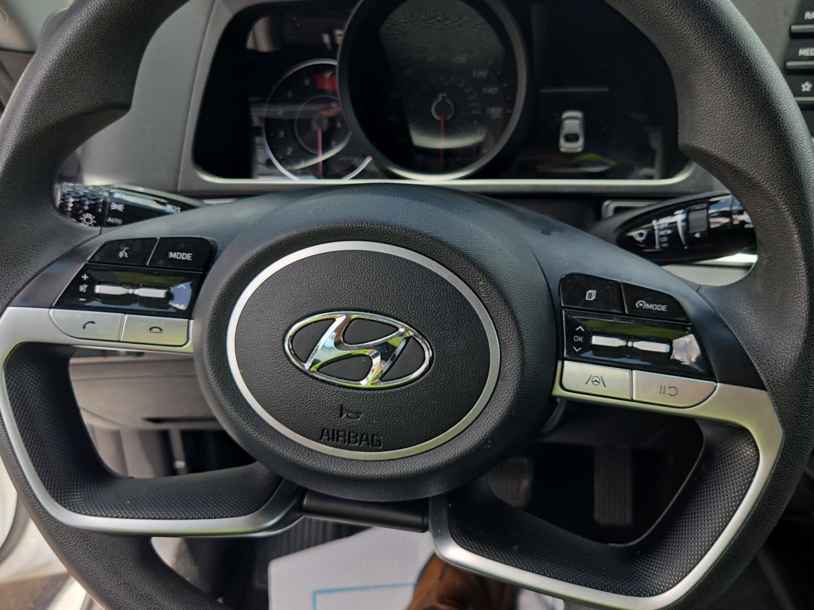 Used 2022 Hyundai Elantra SE FWD image 14