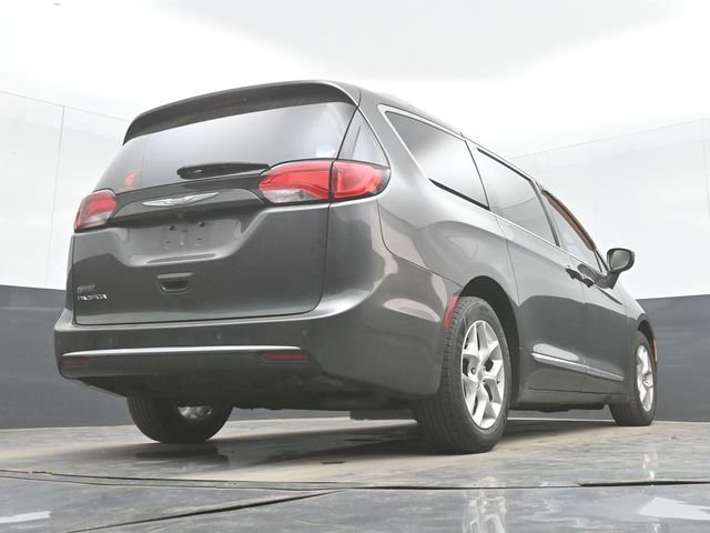 Used 2017 Chrysler Pacifica Touring-L Plus w/ Tire & Wheel Group FWD image 33