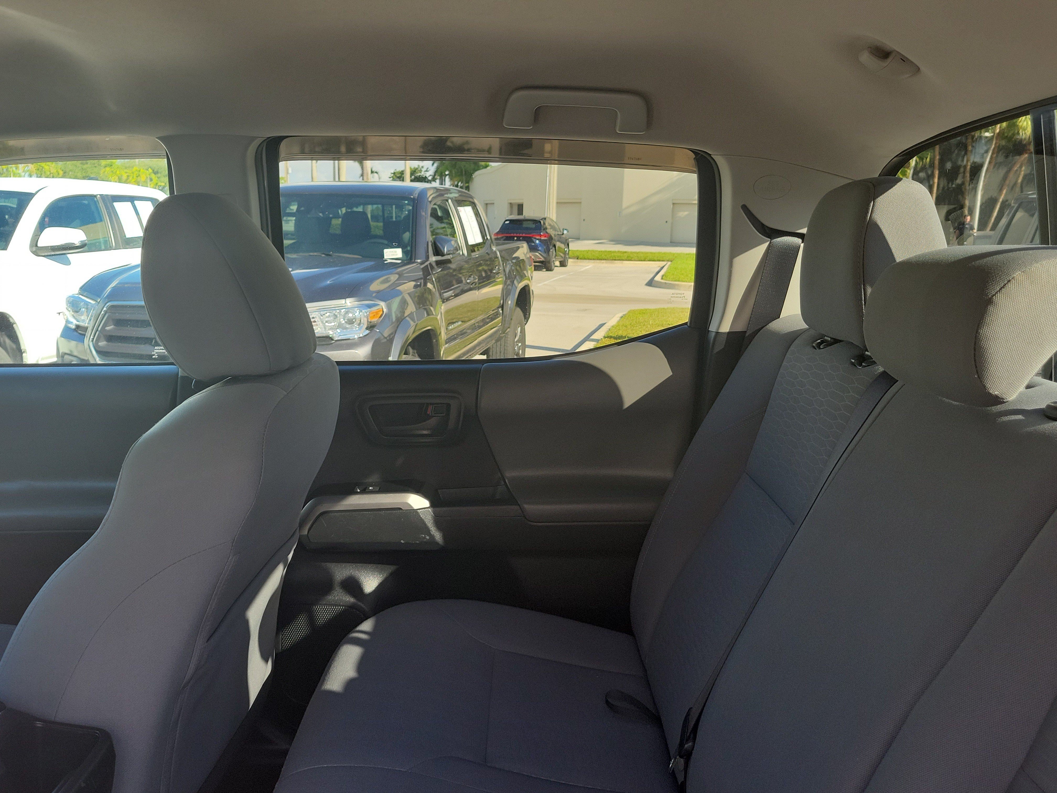 Used 2018 Toyota Tacoma SR5 RWD image 15
