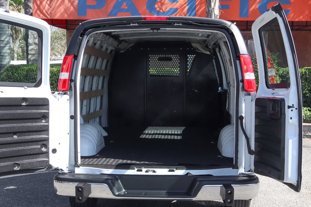 Used 2025 Chevrolet Express 2500 w/ Driver Convenience Package RWD image 8