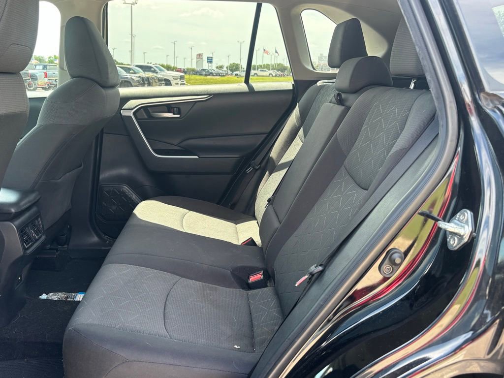 Used 2021 Toyota RAV4 XLE w/ Convenience Package FWD image 8