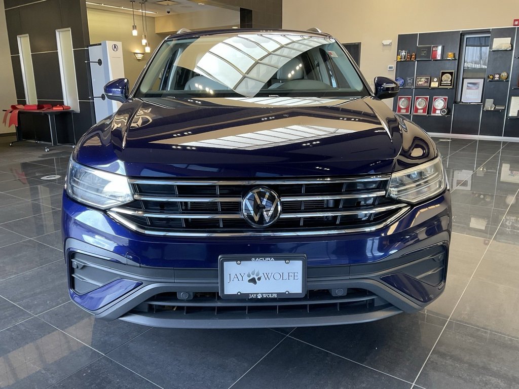 Used 2023 Volkswagen Tiguan SE w/ Panoramic Sunroof Package image 2