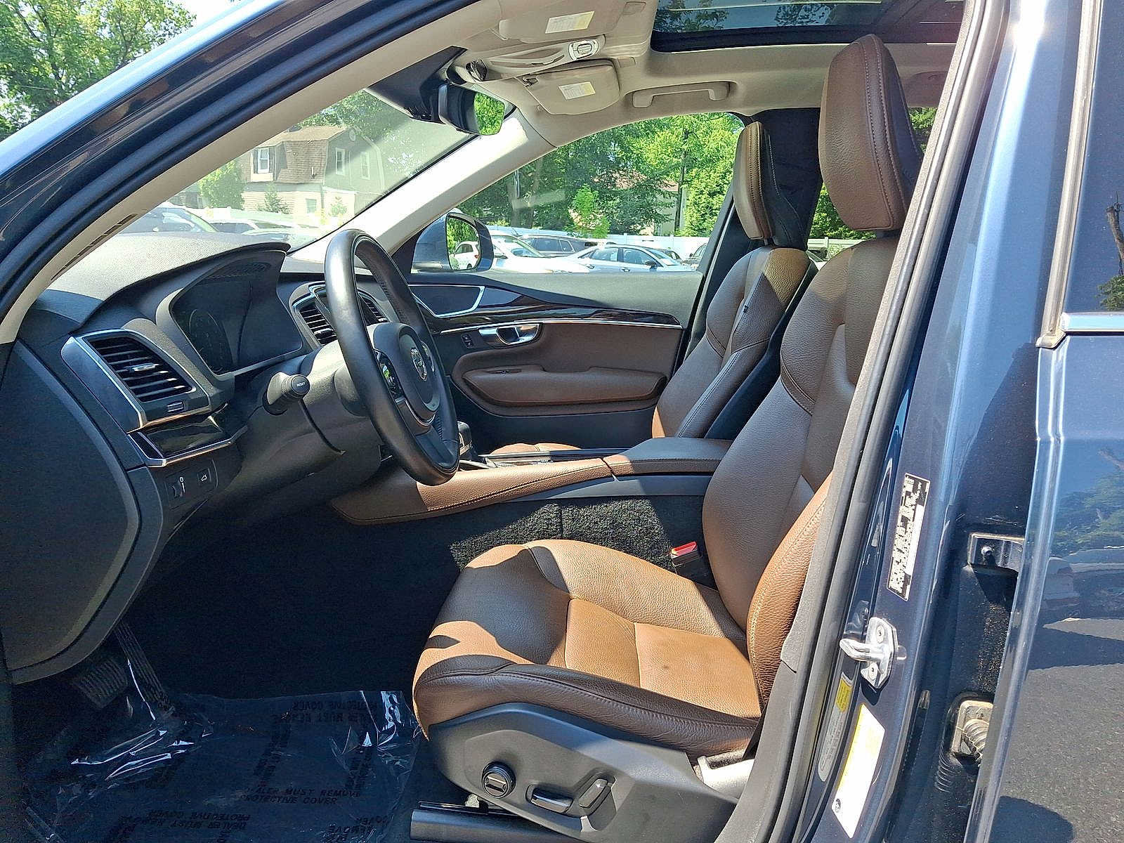 Used 2019 Volvo XC90 T6 Momentum AWD/4WD image 17