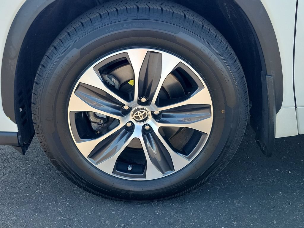 Used 2021 Toyota Highlander XLE FWD image 33