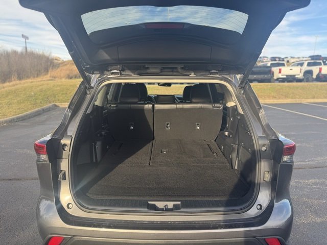 Certified 2022 Toyota Highlander XLE image 9