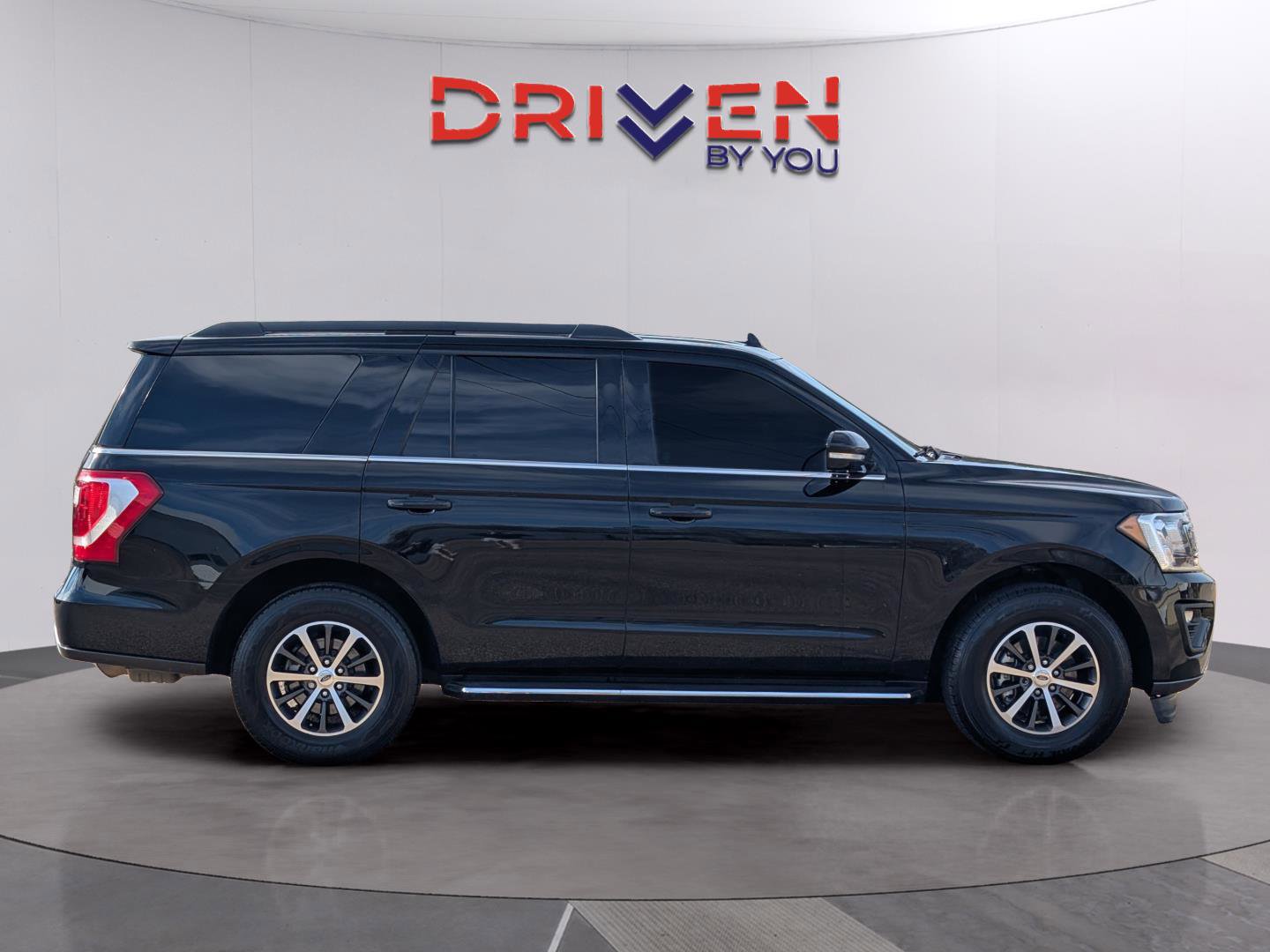 Used 2018 Ford Expedition XLT w/ Equipment Group 202A RWD image 6