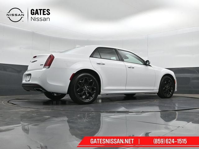 Used 2022 Chrysler 300 Touring L w/ Popular Equipment Group AWD/4WD image 39
