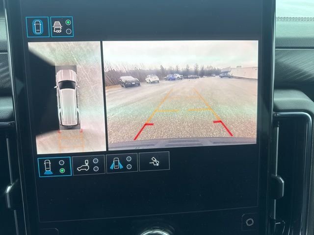 Used 2025 GMC Yukon XL AT4 AWD/4WD image 21