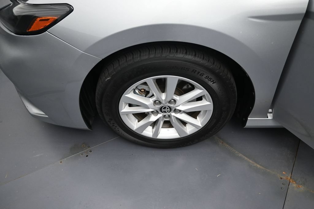 Used 2025 Toyota Camry LE FWD image 35