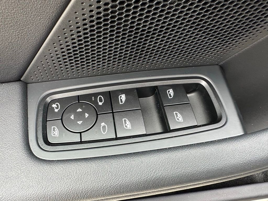 Used 2025 Porsche Taycan 4 Cross Turismo image 19