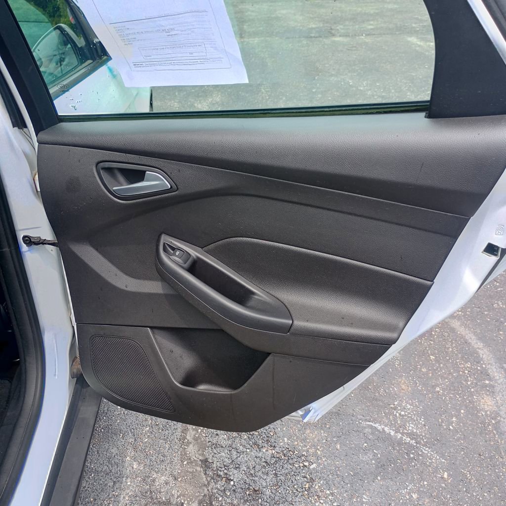 Used 2018 Ford Focus SE w/ SE Appearance Package FWD image 19