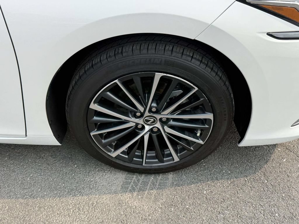 Used 2025 Lexus ES 350 w/ Premium Package FWD image 7