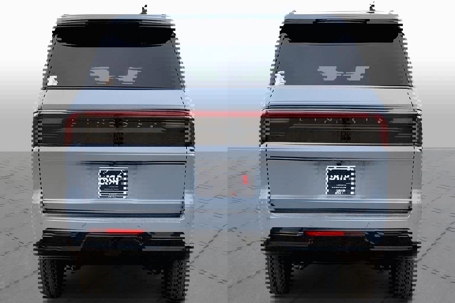 New 2025 Lincoln Navigator L Reserve w/ Jet Appearance Package image 4