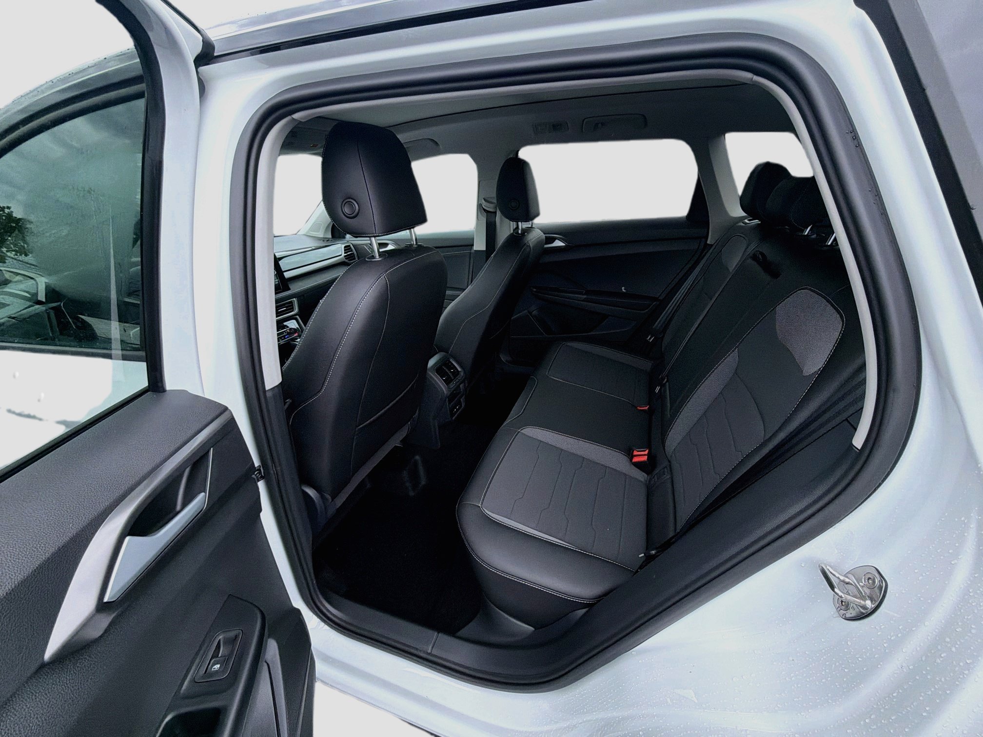 New 2026 Volkswagen Taos SE FWD image 19