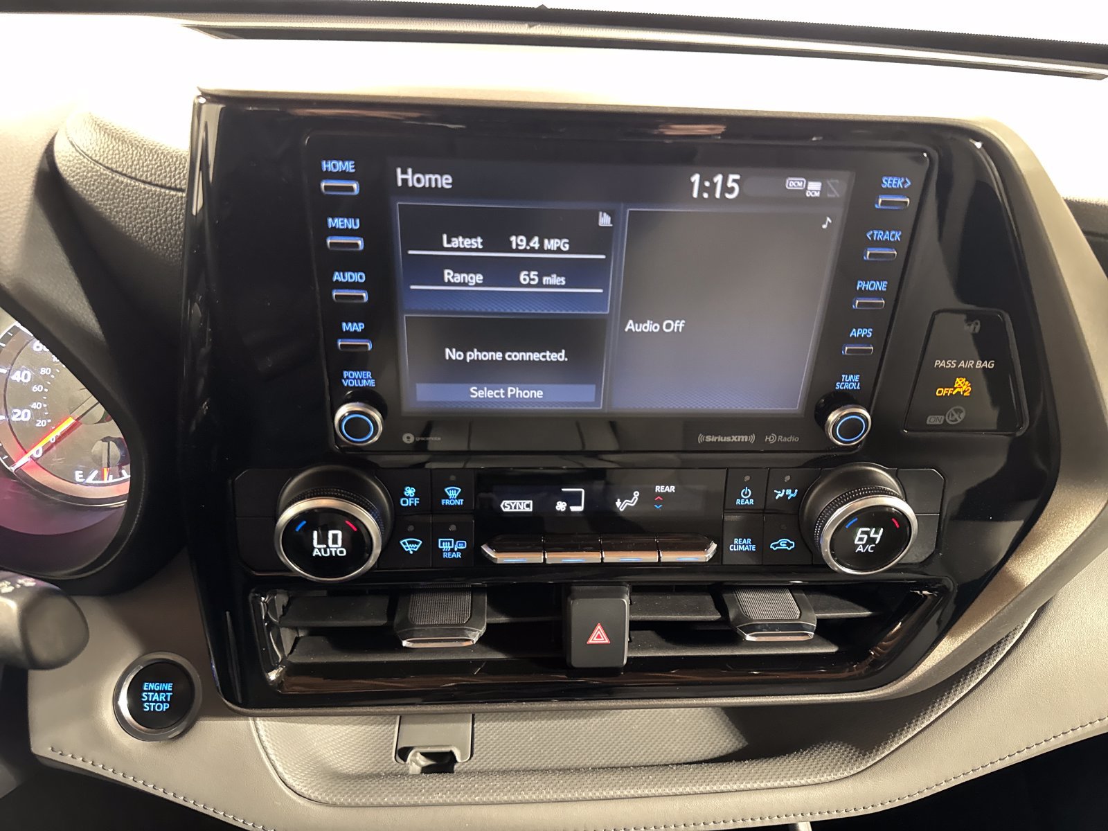 Used 2020 Toyota Highlander LE AWD/4WD image 24