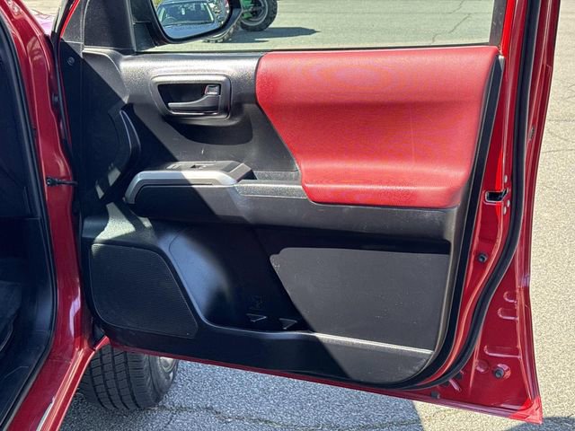 Used 2022 Toyota Tacoma SR5 w/ Technology Package AWD/4WD image 8