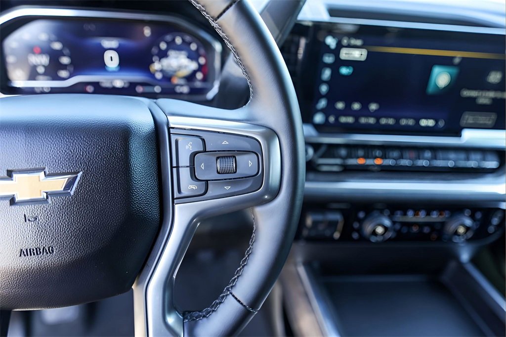 Used 2025 Chevrolet Silverado 2500 LTZ w/ LTZ Convenience Package image 11