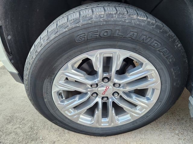 Used 2022 GMC Yukon SLT w/ SLT Premium Package image 9