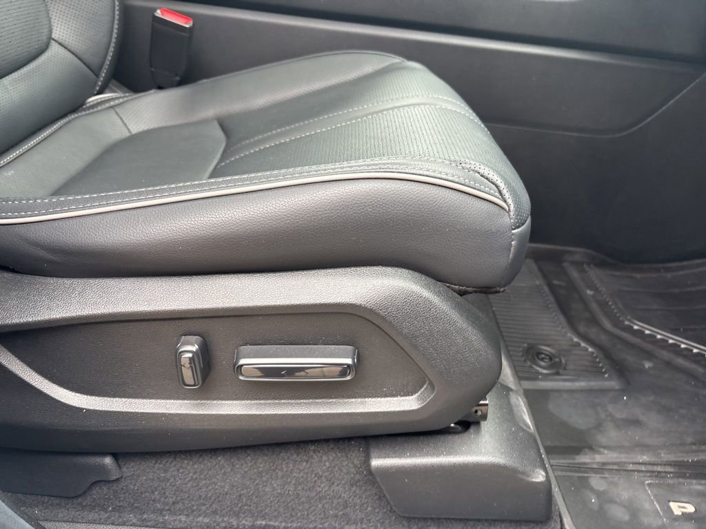 Certified 2025 Honda Pilot Elite image 32