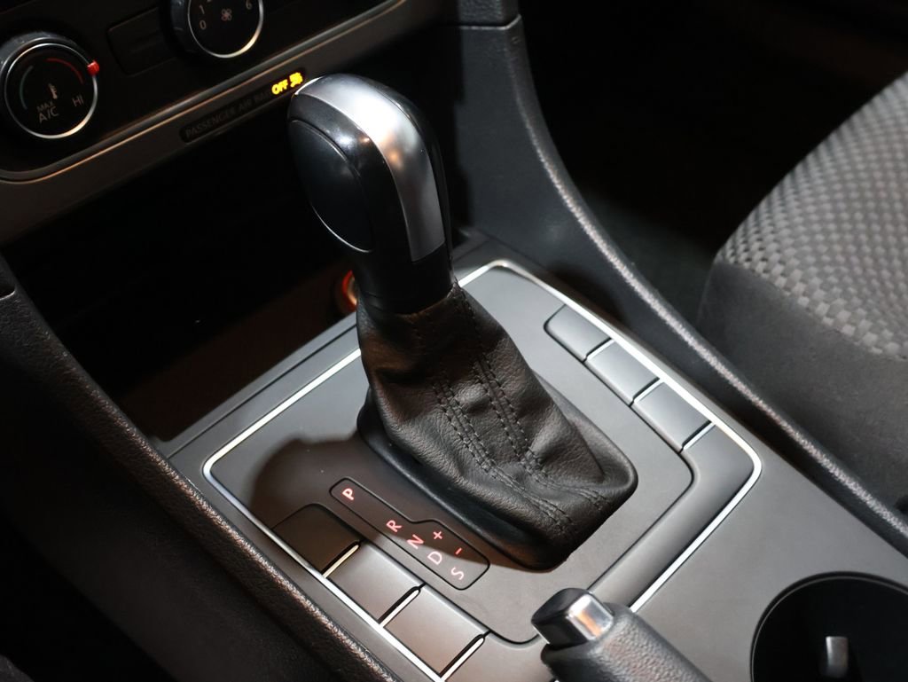 Used 2015 Volkswagen Passat 1.8T S image 25