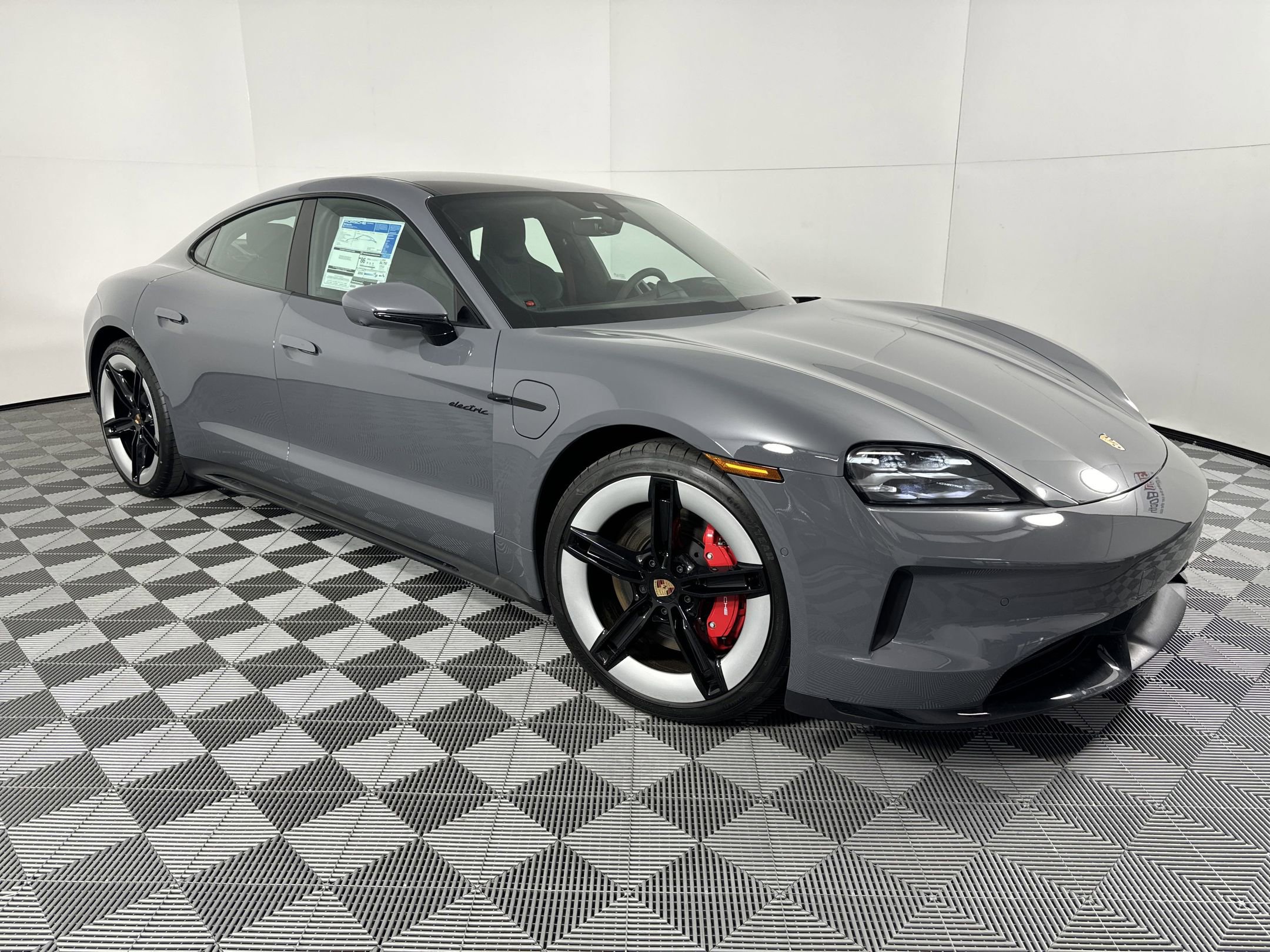 Used 2025 Porsche Taycan GTS image 7