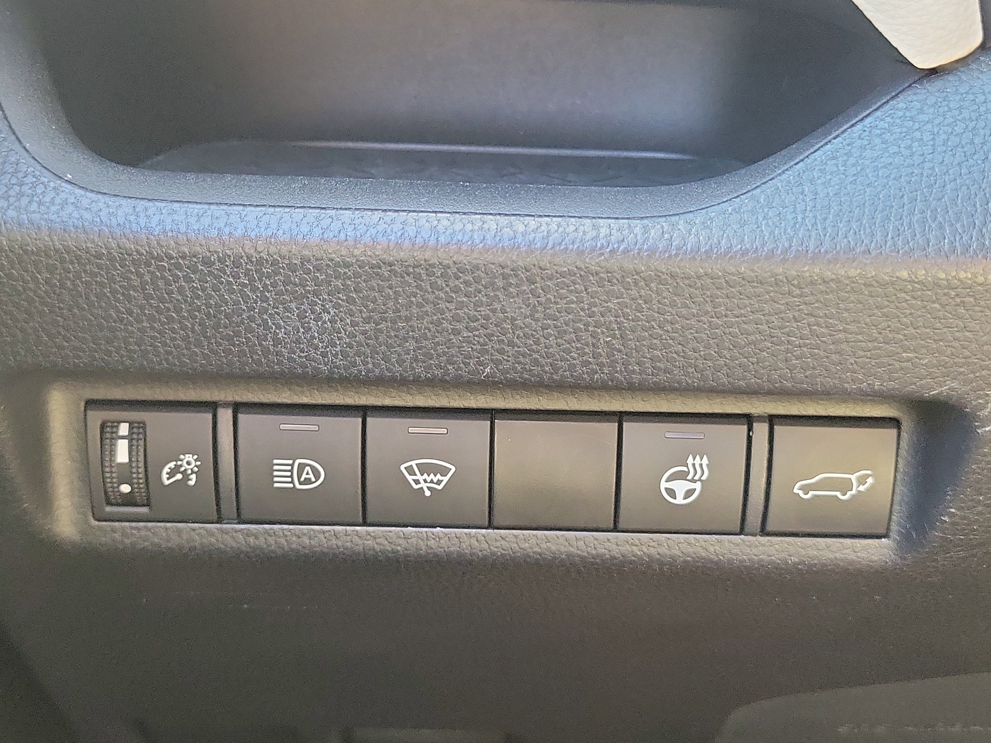 Used 2022 Toyota RAV4 XLE Premium image 26